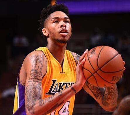 压对方中卫 压对方中卫